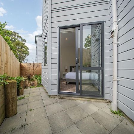West Harbour Modern 4-Bedroom Retreat オークランド エクステリア 写真