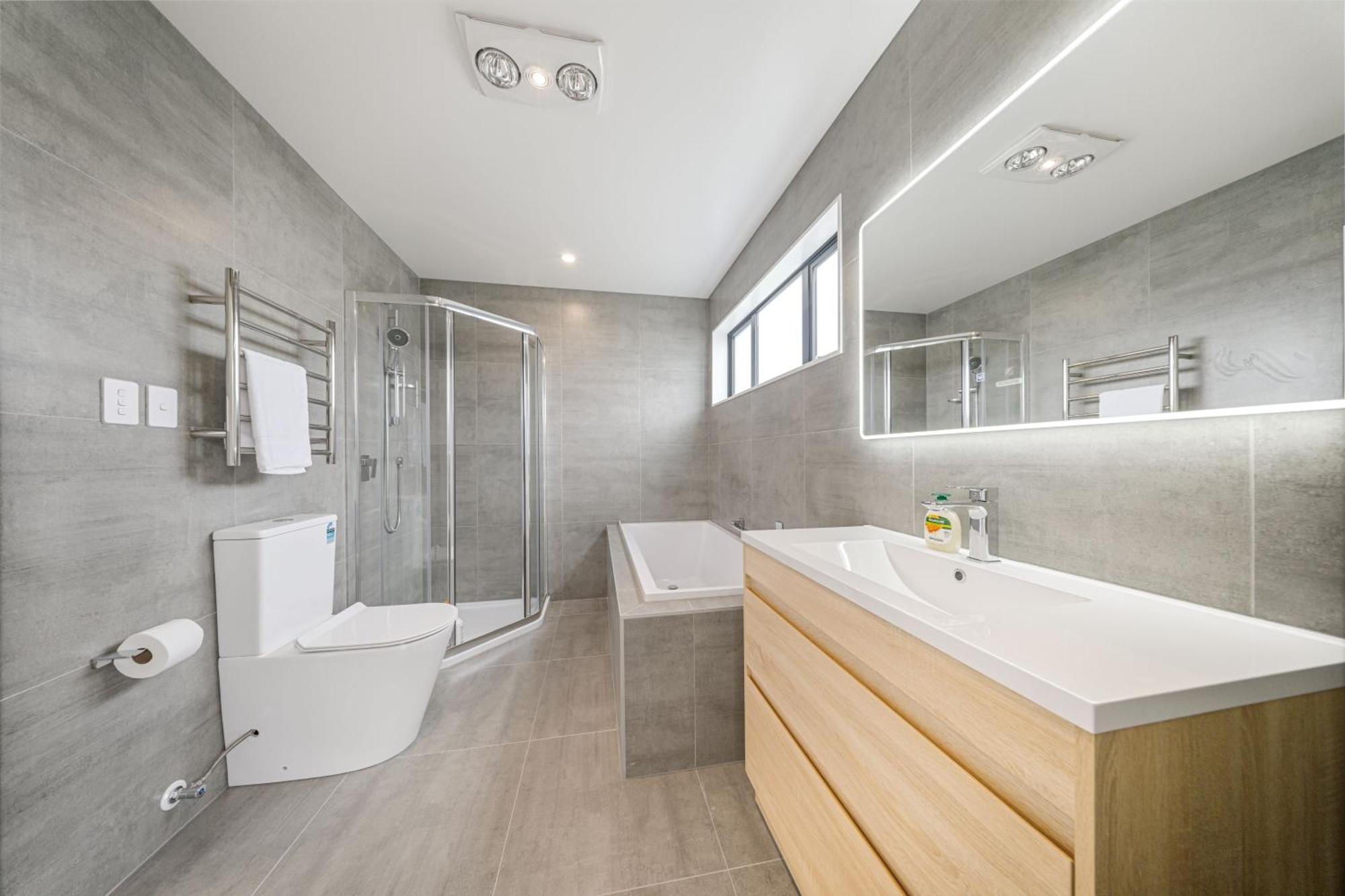 West Harbour Modern 4-Bedroom Retreat オークランド エクステリア 写真