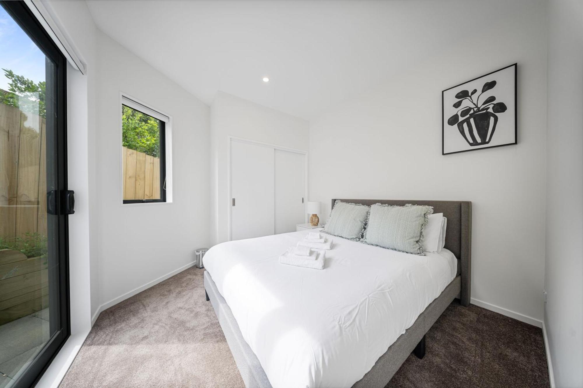 West Harbour Modern 4-Bedroom Retreat オークランド エクステリア 写真