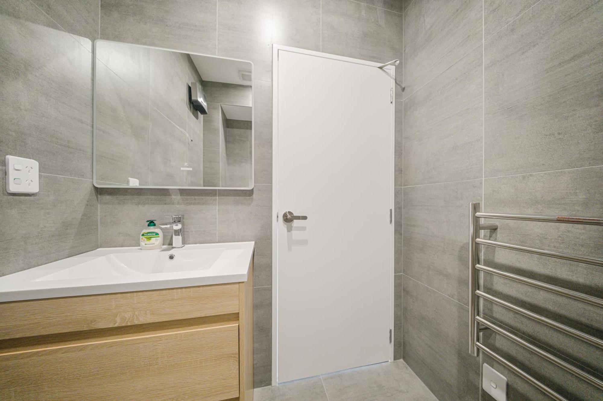 West Harbour Modern 4-Bedroom Retreat オークランド エクステリア 写真