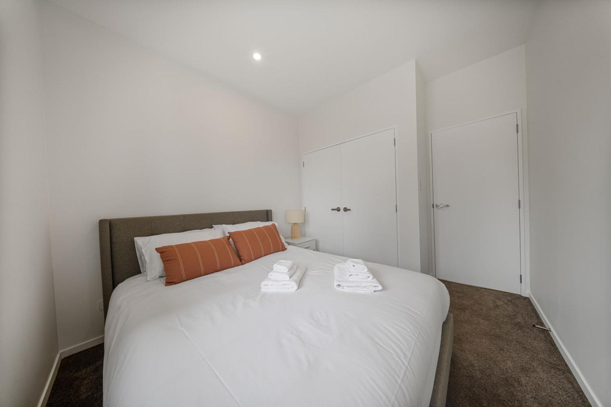 West Harbour Modern 4-Bedroom Retreat オークランド エクステリア 写真