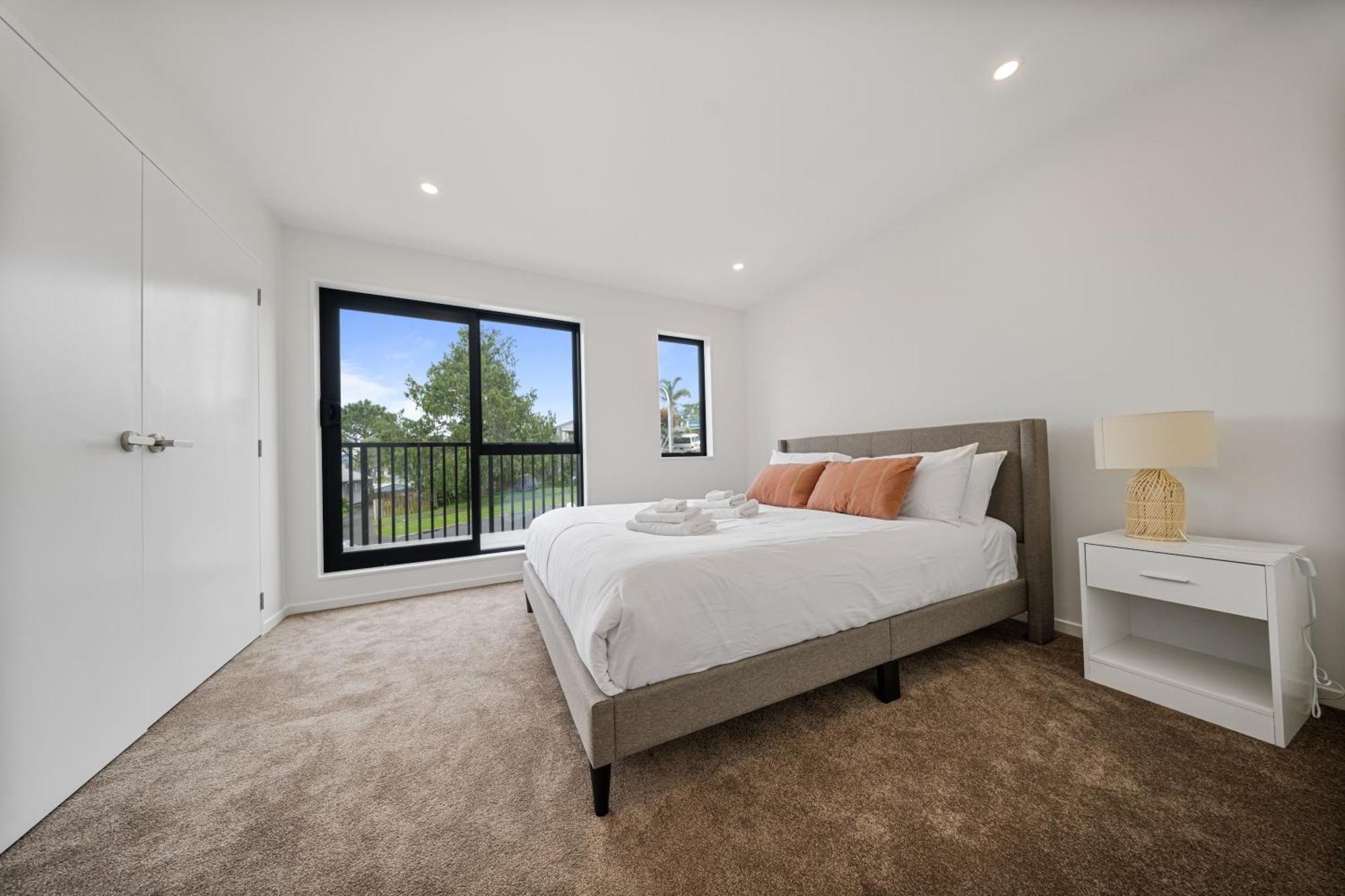 West Harbour Modern 4-Bedroom Retreat オークランド エクステリア 写真